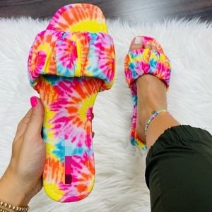 🛍️$32, 4.99⛵🛍️ HP🎉 Fun & Cheerful Tie Dye Sandals, size 8.5 (see below)